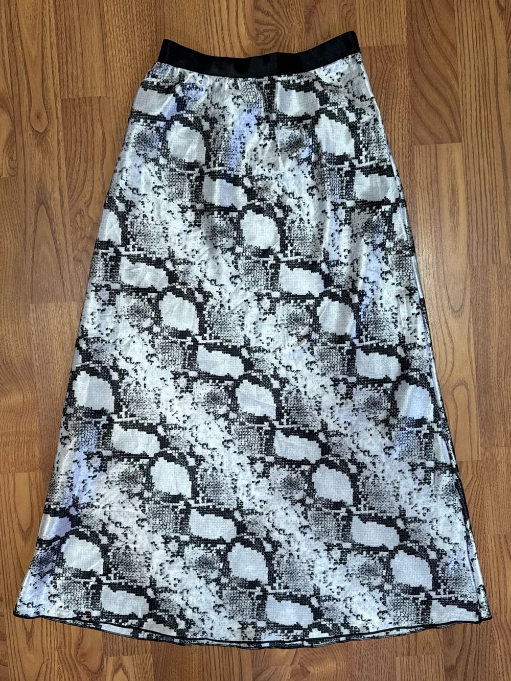 ❤️ PINK VS Size XS Knit Riot Black White Snake Print Satin A-Line Skirt (B18)